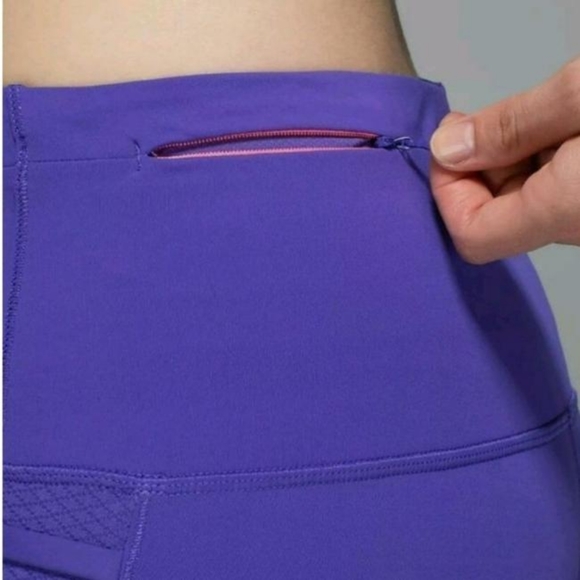 Lululemon Iris Flower 17" Breezy Crop Size 6 - Picture 9 of 14